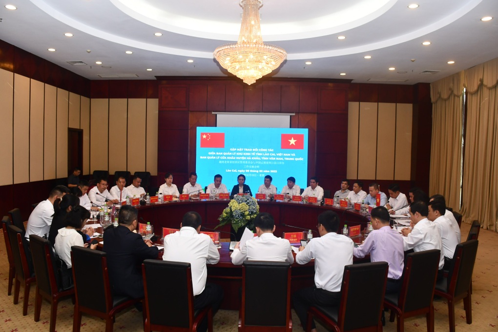 Hàng ngày có 1.500 - 2.000 lượt người qua cửa khẩu quốc tế Lào Cai - 4 Hàng ngày có 1.500 - 2.000 lượt người qua cửa khẩu quốc tế Lào Cai - 4