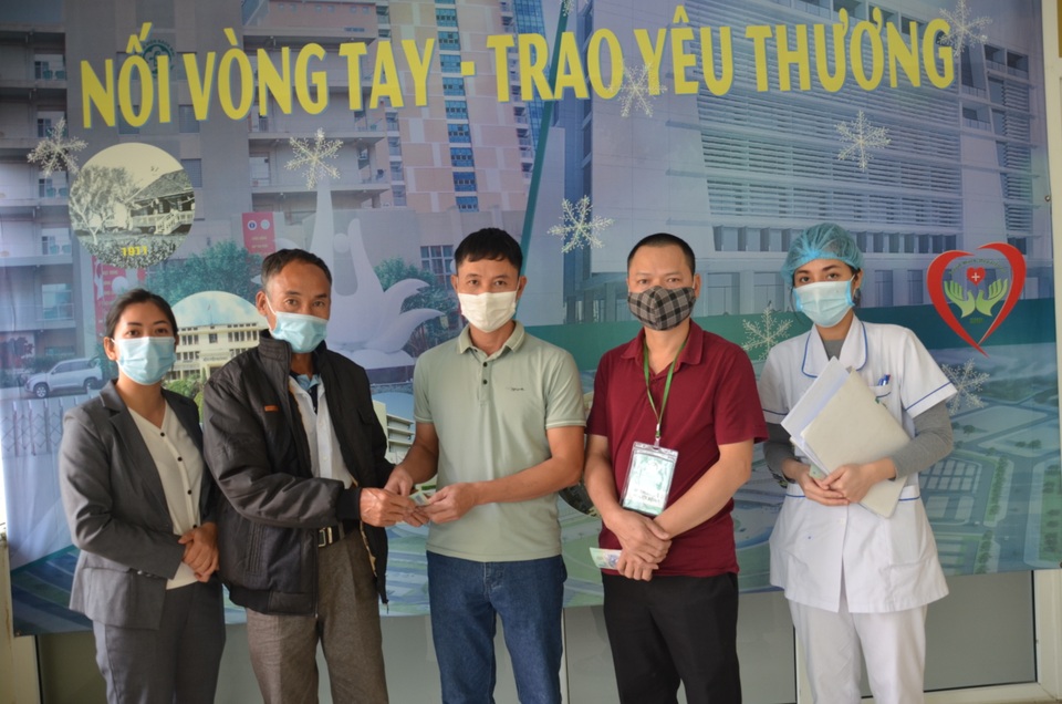 Gia đình chàng trai từng 3 lần ngừng tim ủng hộ các bệnh nhân khó khăn - 3 Gia đình chàng trai từng 3 lần ngừng tim ủng hộ các bệnh nhân khó khăn - 3