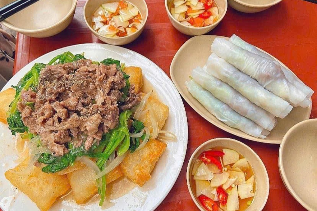 Quán phở cuốn Hà Nội được Michelin vinh danh, chủ quán không hề biết vì bận - 2 Quán phở cuốn Hà Nội được Michelin vinh danh, chủ quán không hề biết vì bận - 2