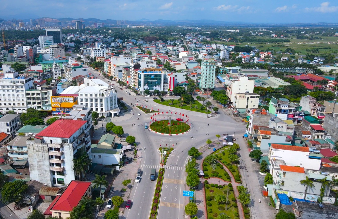 Quảng Ninh: Vượt đại dịch Covid-19, TP Móng Cái vươn lên với những con số ấn tượng - 1 Quảng Ninh: Vượt đại dịch Covid-19, TP Móng Cái vươn lên với những con số ấn tượng - 1