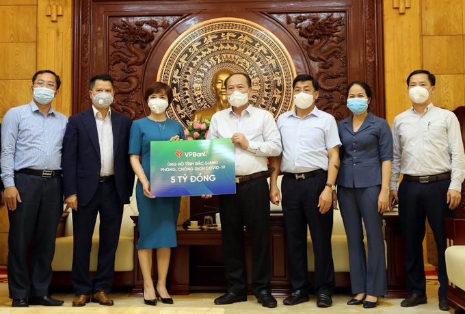 VPBank tiếp tục ủng hộ 10 tỷ đồng phòng, chống dịch Covid-19 - Ảnh 1. VPBank tiếp tục ủng hộ 10 tỷ đồng phòng, chống dịch Covid-19 - Ảnh 1.