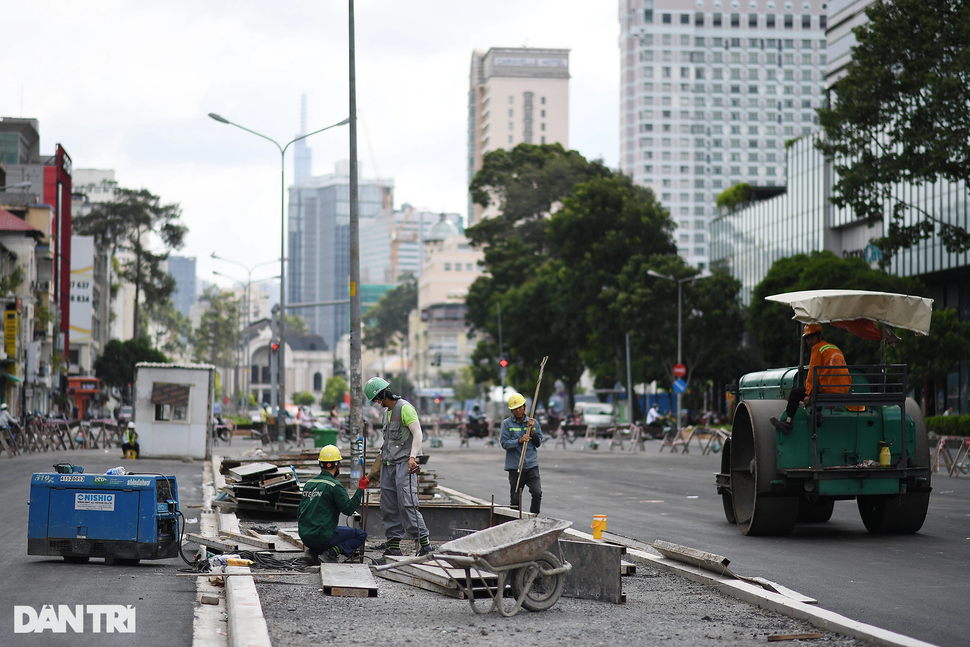 Người dân TPHCM phấn khởi khi lô cốt án ngữ 6 năm trên đường Lê Lợi tháo dỡ - 5 Người dân TPHCM phấn khởi khi lô cốt án ngữ 6 năm trên đường Lê Lợi tháo dỡ - 5