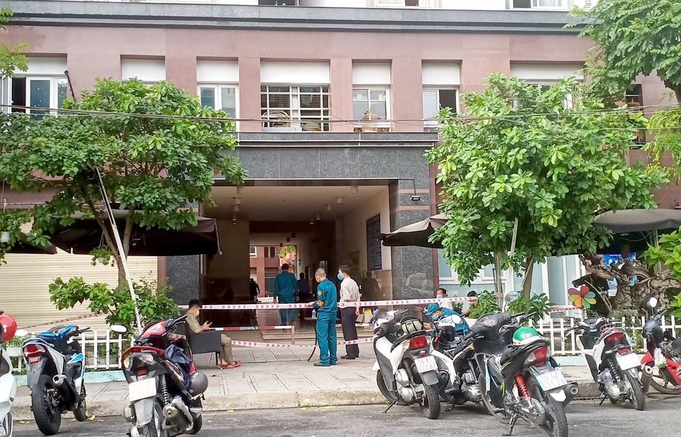Phong toả chung cư 15 tầng có người nghi mắc Covid-19 - 1 Phong toả chung cư 15 tầng có người nghi mắc Covid-19 - 1