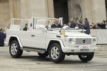 Xe “độ” cho Đức Giáo hoàng