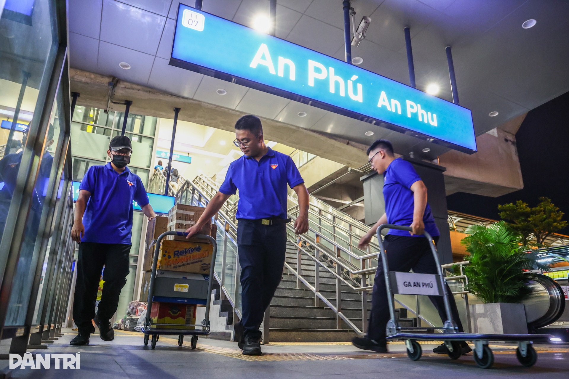 Nửa đêm ở ga Metro: TPHCM gom yêu thương gửi miền Trung ruột thịt - 7