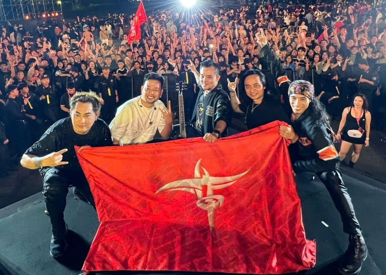 Ngu Cung upphetsade publiken i Hanoi med en serie hitlåtar - 1 Ngũ Cung khiến khán giả Hà Nội phấn khích với loạt bản hit đình đám - 1