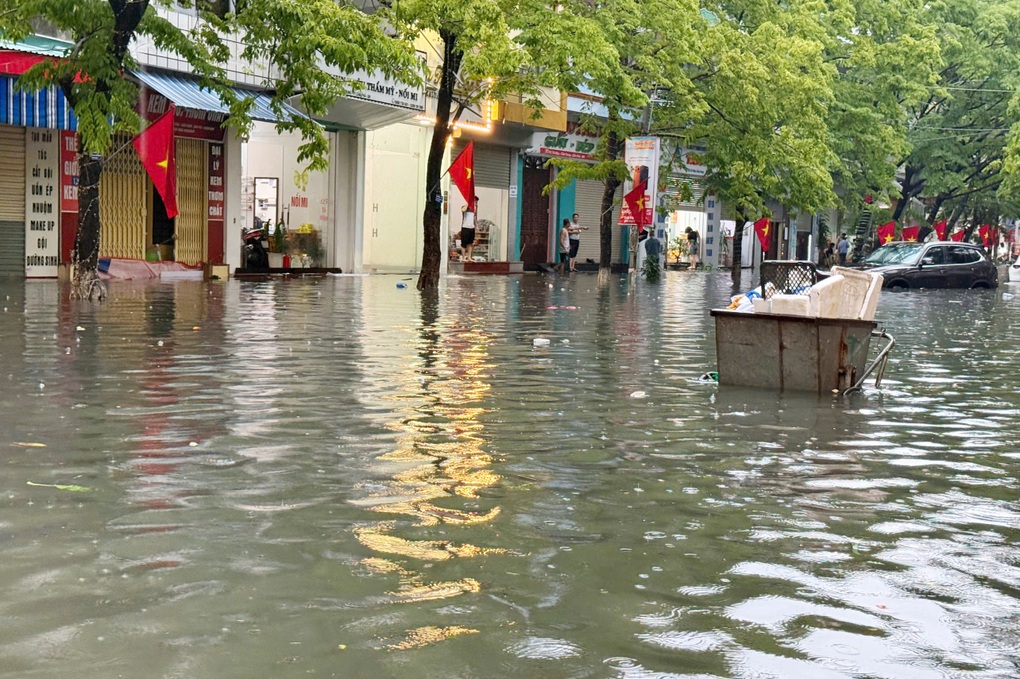 Mưa lớn liên tiếp, nhiều nơi ở Quảng Ninh ngập sâu - 2