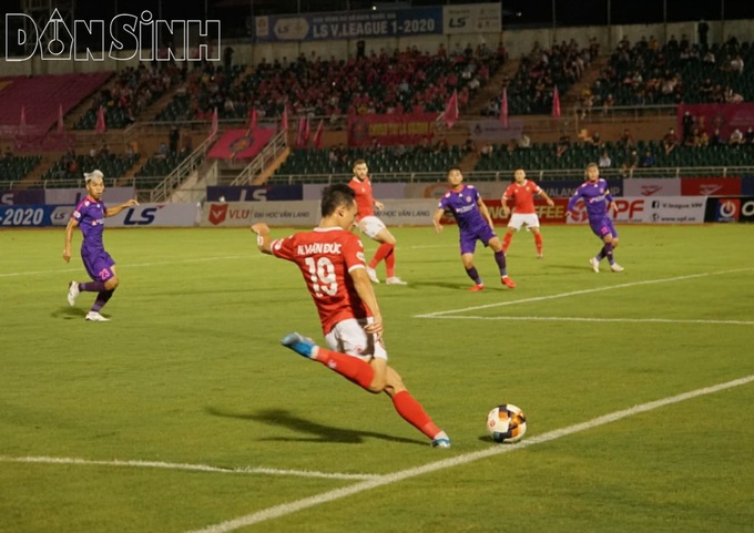 Hồng Lĩnh Hà Tĩnh thất thủ trước Sài Gòn với tỷ số 2-1 trong trận cầu đầy cảm xúc - Ảnh 3. Hồng Lĩnh Hà Tĩnh thất thủ trước Sài Gòn với tỷ số 2-1 trong trận cầu đầy cảm xúc - Ảnh 3.