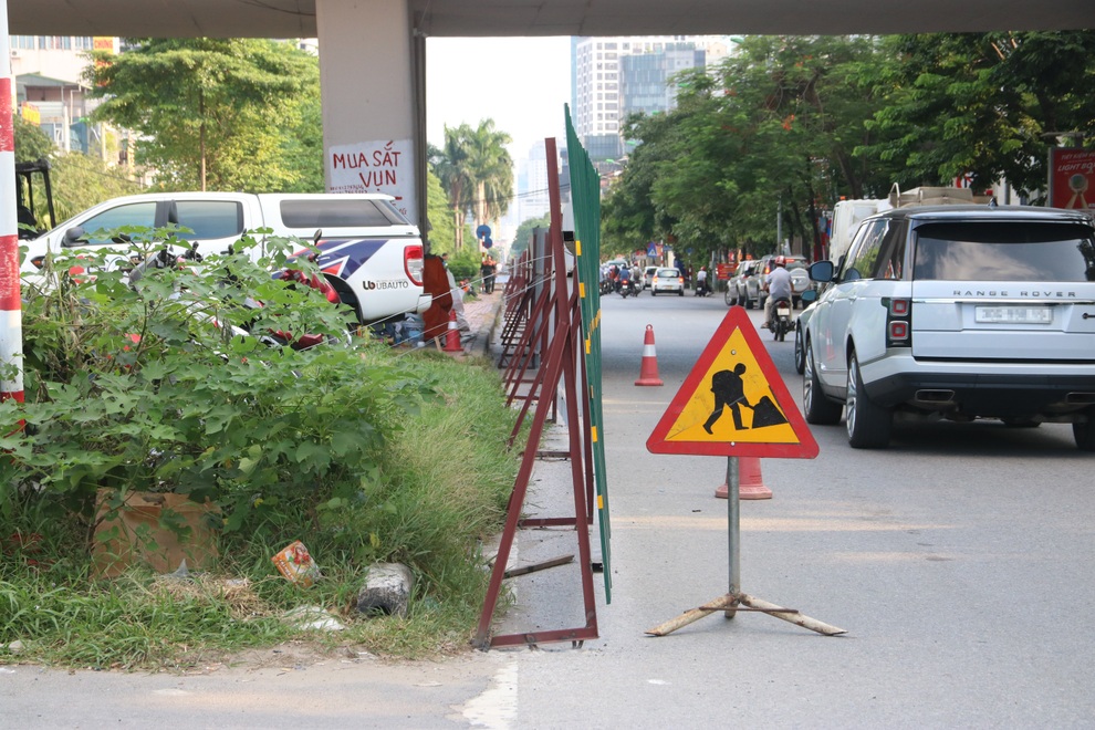 Hà Nội: Tuyến đường đẹp nhất thủ đô trước khi phải xén cây để mở rộng - 12 Hà Nội: Tuyến đường đẹp nhất thủ đô trước khi phải xén cây để mở rộng - 12