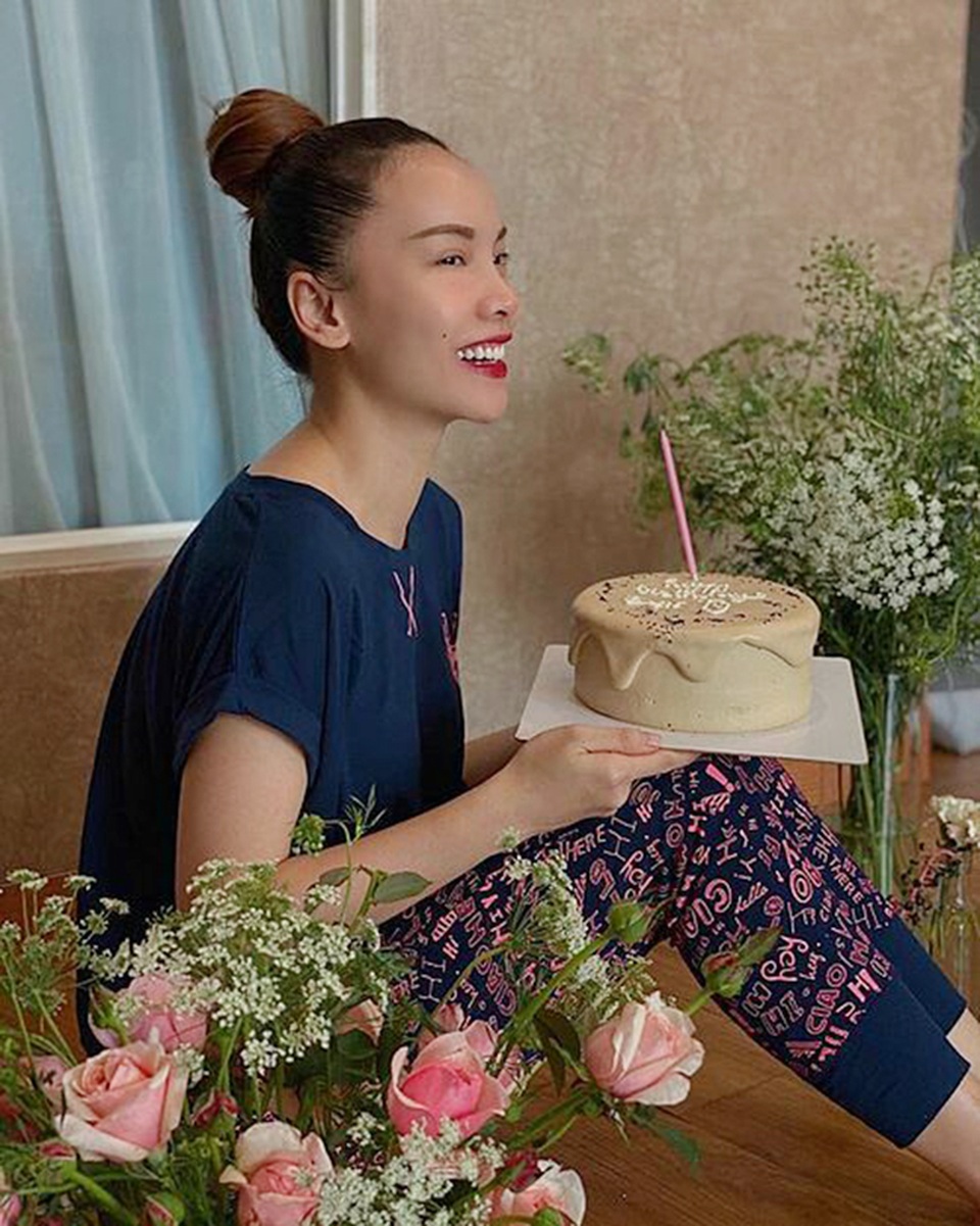 Hoa hậu Khánh Vân thể hiện tài năng hội họa - 17 Hoa hậu Khánh Vân thể hiện tài năng hội họa - 17