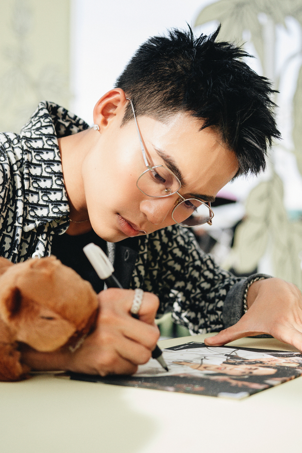 Ca sĩ MONO tổ chức triển lãm, ẩn ý sắp ra mắt sản phẩm mới - 3 Ca sĩ MONO tổ chức triển lãm, ẩn ý sắp ra mắt sản phẩm mới - 3
