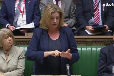 Bộ trưởng đầu tiên sử dụng ngôn ngữ ký hiệu trong Quốc hội Anh