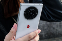 Leica ra mắt smartphone với điểm nhấn máy ảnh, giá chát