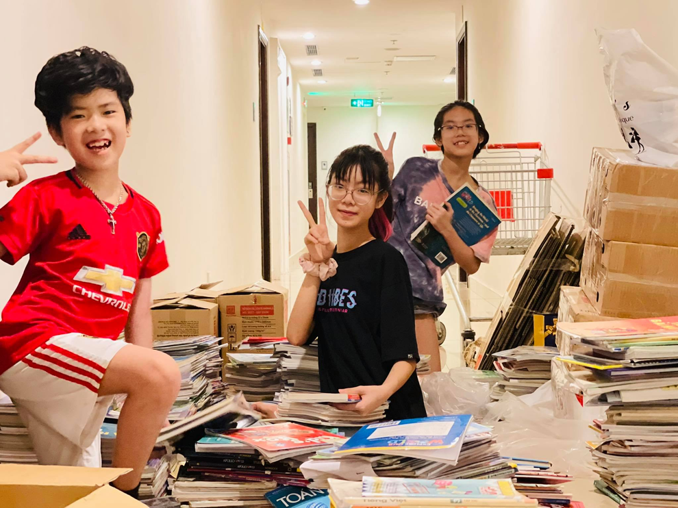 Ba học sinh Hà Nội quyên góp gần 1000 sách giáo khoa tặng học sinh vùng cao - 1 Ba học sinh Hà Nội quyên góp gần 1000 sách giáo khoa tặng học sinh vùng cao - 1