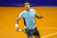 Carlos Alcaraz thua đau đớn Sinner ở chung kết Croatia Open