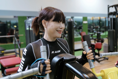 Bà nội U60 có vóc dáng nóng bỏng nhờ 8 năm tập gym