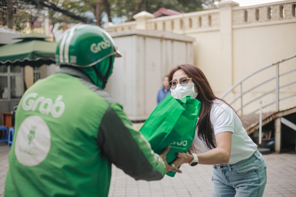 Những chuyến xe Grab tất bật chở tết đủ đầy về nhà - 2 Những chuyến xe Grab tất bật chở tết đủ đầy về nhà - 2