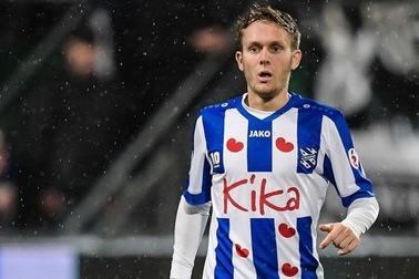 HLV Heerenveen tiết lộ để cựu cầu thủ Barcelona ra sân