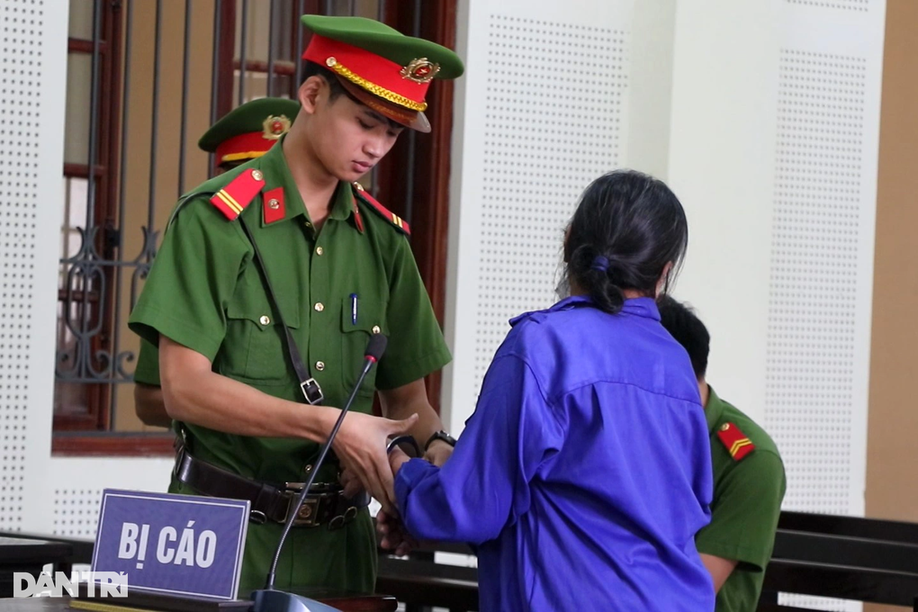 Phiên chợ đời của người phụ nữ gần 70 tuổi, lần thứ 4 đi tù - 3 Phiên chợ đời của người phụ nữ gần 70 tuổi, lần thứ 4 đi tù - 3