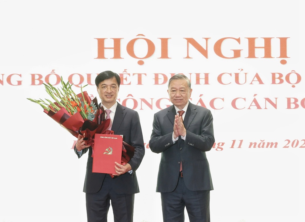 Le nouveau secrétaire du Parti de Hanoï, Nguyen Duy Ngoc, partage ses impressions sur son retour - 1 Tân Bí thư Hà Nội Nguyễn Duy Ngọc chia sẻ cảm xúc ngày trở về - 1