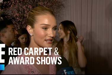 Rosie Huntington-Whiteley xinh đẹp dự sự kiện