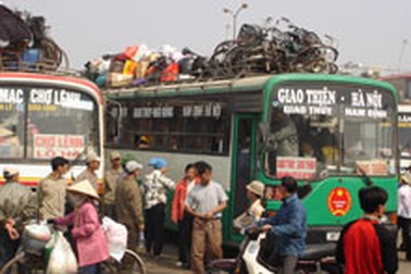 “Lặc lè” những chuyến xe rời bến Giáp Bát