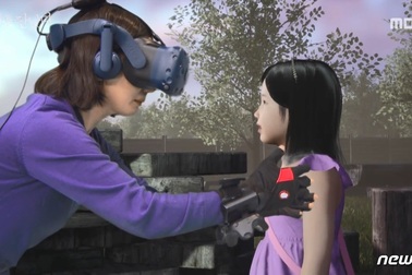 Video mẹ gặp lại con gái đã mất bằng công nghệ VR khiến dân mạng cảm động