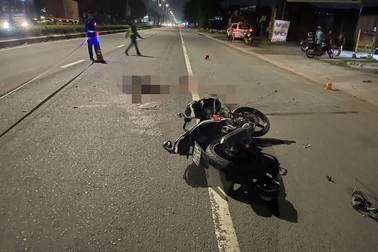 Thi thể người đàn ông bị biến dạng trên đường ở TPHCM