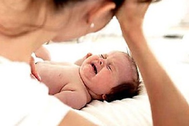 Mẹ khiến con chết ngạt vì không chịu nín khóc