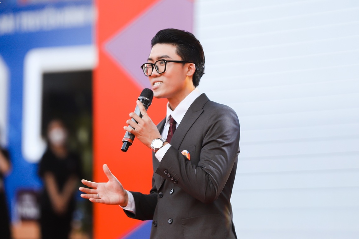 Nữ sinh Báo chí vô địch cuộc thi sinh viên dẫn chương trình - 2 Nữ sinh Báo chí vô địch cuộc thi sinh viên dẫn chương trình - 2