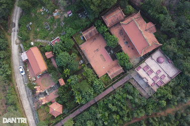 Độc đáo ngôi đền xây dựng từ hàng chục nghìn viên đá ong