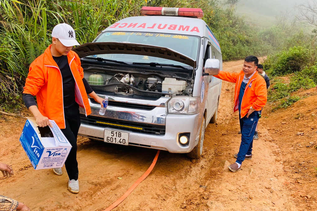 Vụ tai nạn trên cao tốc Cam Lộ - La Sơn khiến một trẻ mồ côi cả cha lẫn mẹ - 3