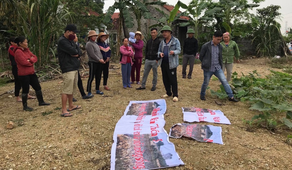 Dân treo băng rôn yêu cầu di dời nhà máy phân bón gây ô nhiễm - 9 Dân treo băng rôn yêu cầu di dời nhà máy phân bón gây ô nhiễm - 9