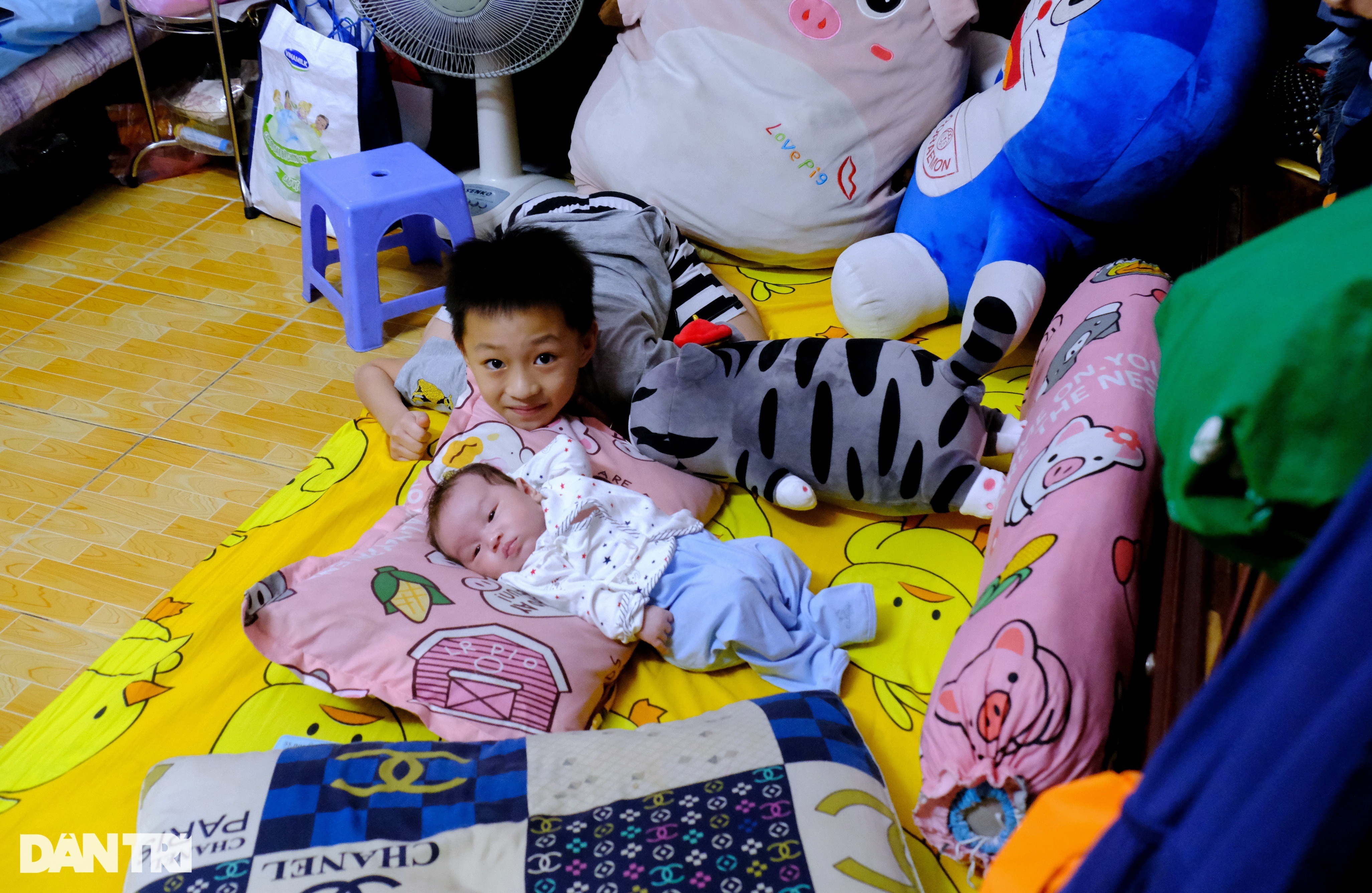 Chuyện về bé Vít bị bỏ rơi ở nhà hoang trong chiều mưa tại tâm dịch TPHCM - 13 Chuyện về bé Vít bị bỏ rơi ở nhà hoang trong chiều mưa tại tâm dịch TPHCM - 13