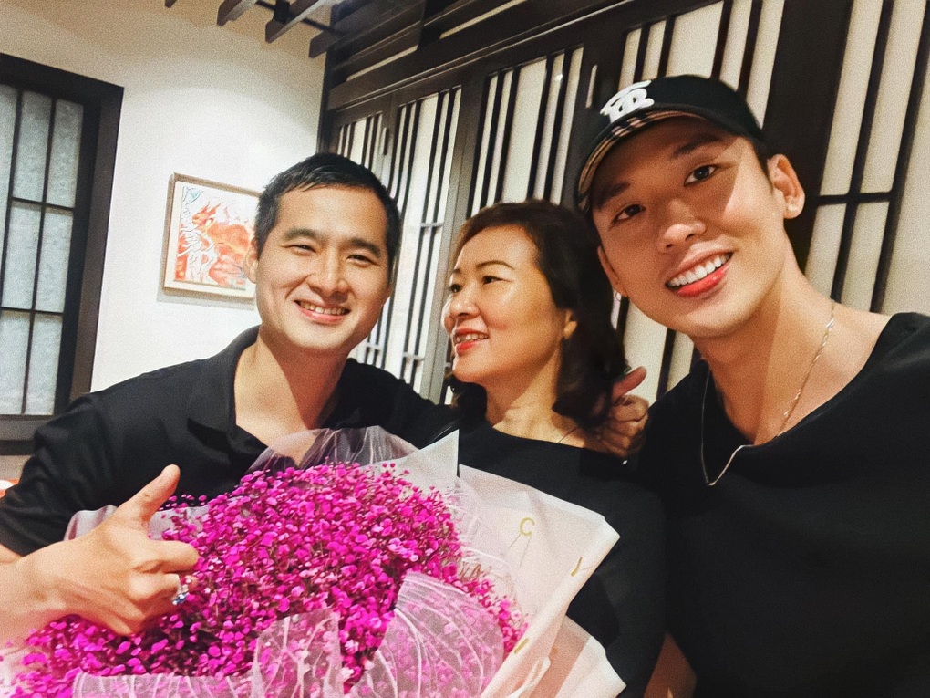 Mỹ nam trăm tỷ của phim Mai: 3 tuổi bán vé số, nghi vấn hẹn hò nữ chính - 2