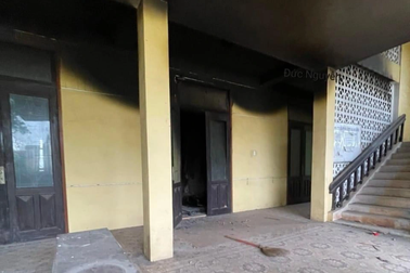 Thi thể người cháy đen trong trụ sở bỏ hoang