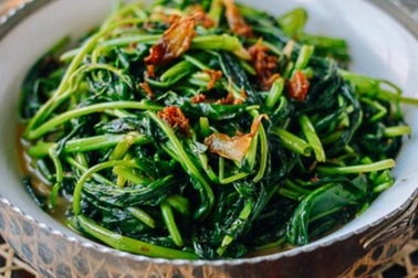 Xào rau muống kiểu này chẳng cần thịt cũng hết bay nồi cơm