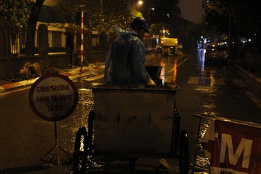 Mưu sinh trong đêm lạnh Hà Nội