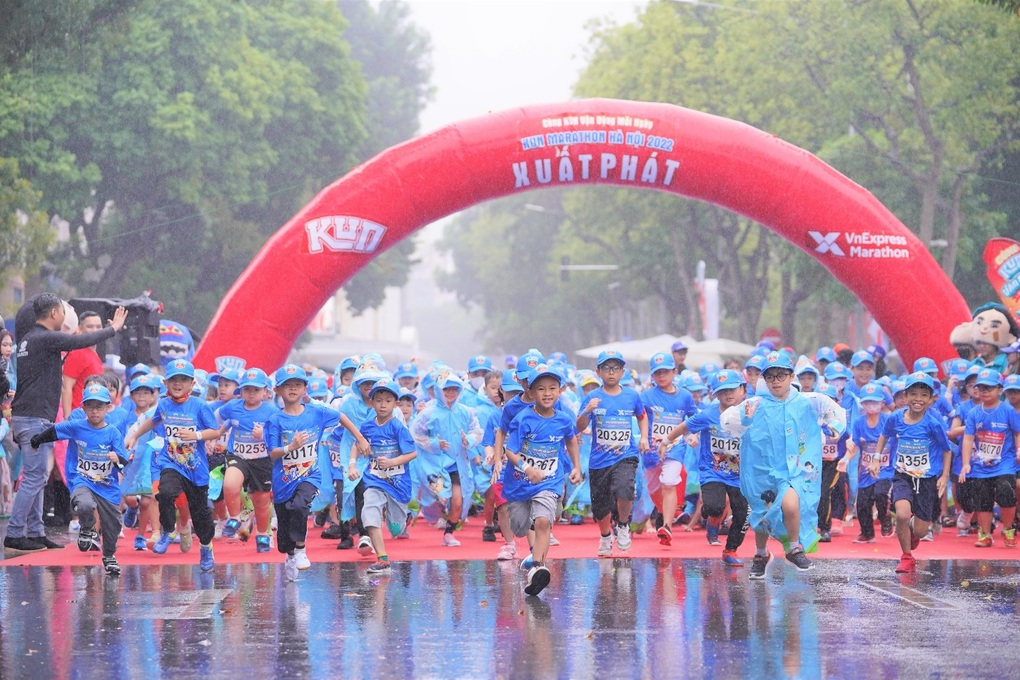 Kun Marathon Hà Nội 2022: 2.000 em nhỏ chinh phục đường chạy - 2 Kun Marathon Hà Nội 2022: 2.000 em nhỏ chinh phục đường chạy - 2