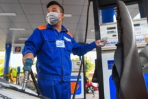 Vụ xăng Malaysia 13.000 đồng/lít: Thủ tướng yêu cầu theo dõi kỹ để xử lý