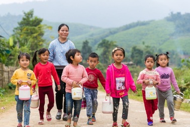 "Góp cơm"… để kiếm con chữ