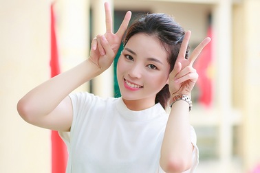 Hoa hậu Kỳ Duyên tạo dáng "nhí nhảnh" 