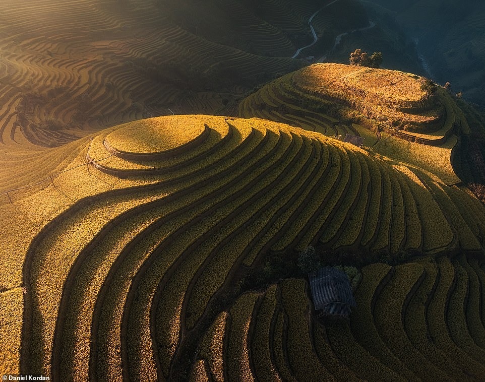 View - Khoảnh khắc Việt Nam đẹp như "nàng thơ" khiến khách Tây muốn đặt vé đi luôn | Báo Dân trí