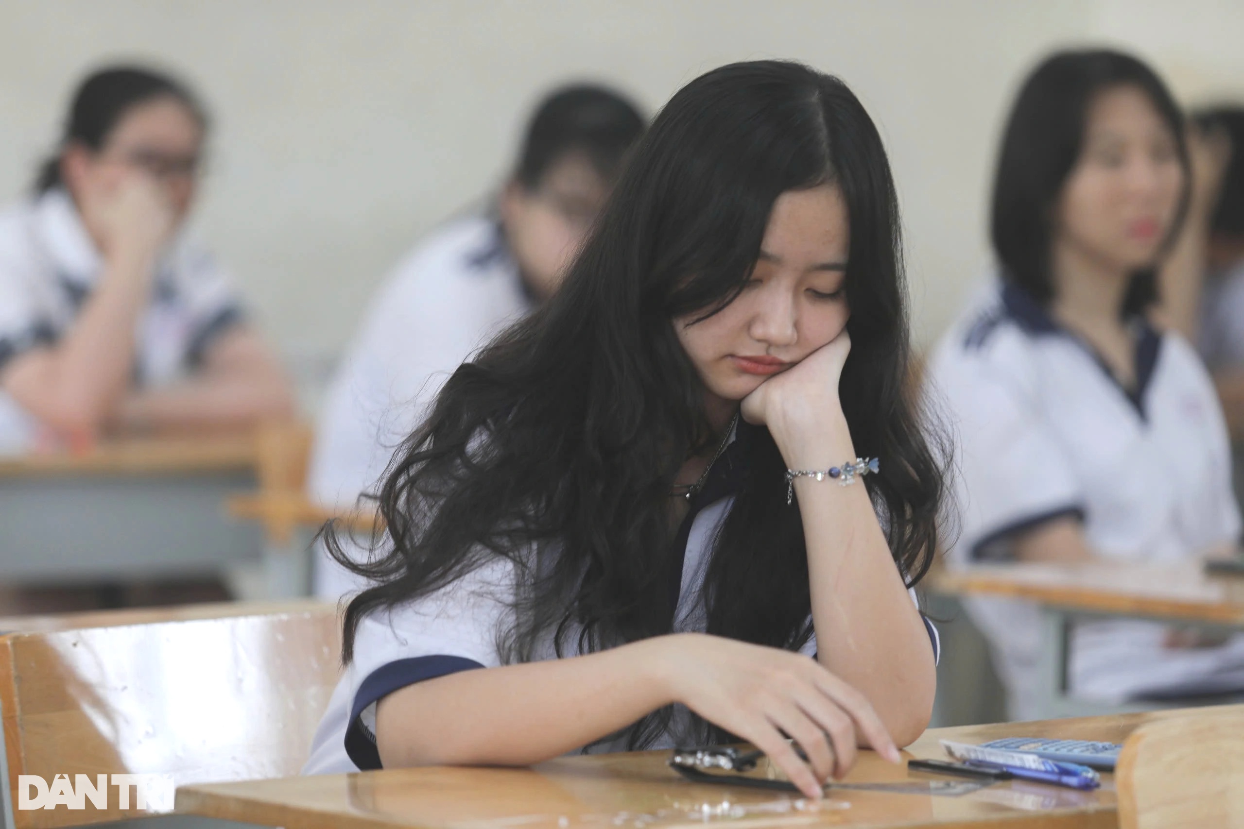 لماذا امتحان الثانوية العامة 2025 صعب بشكل غير عادي؟ - 4 Vì sao đề thi tốt nghiệp THPT 2025 khó một cách bất thường? - 4