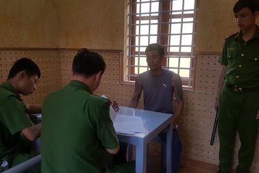 Bắt đối tượng cầm đầu nhóm “bảo kê” sầu riêng