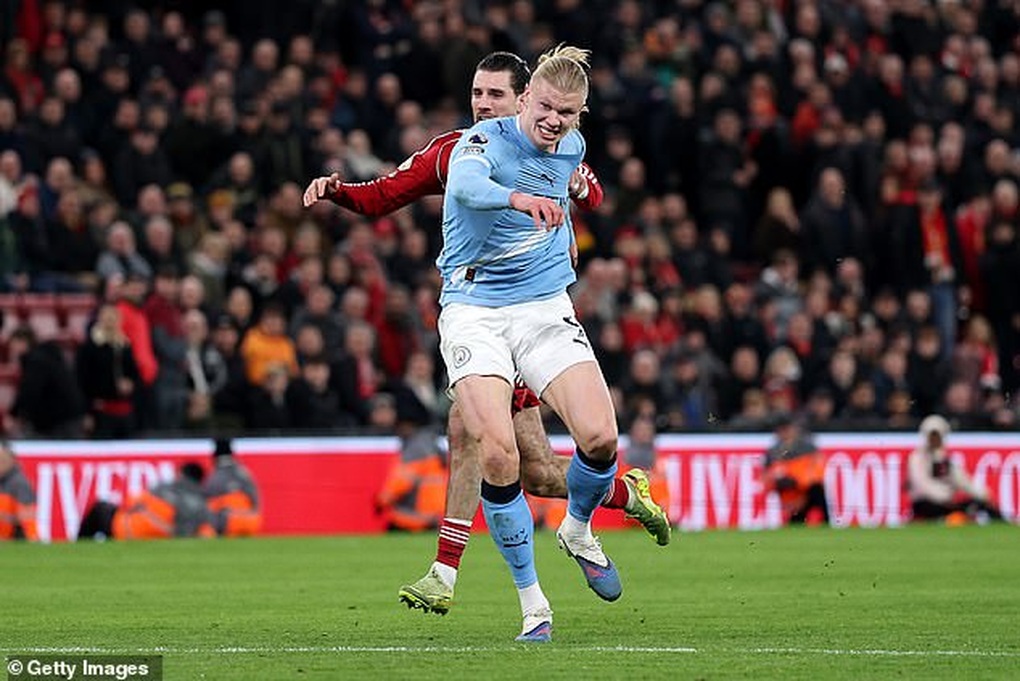 Tranh cãi gay gắt về bàn thắng bị từ chối của Man City - 1