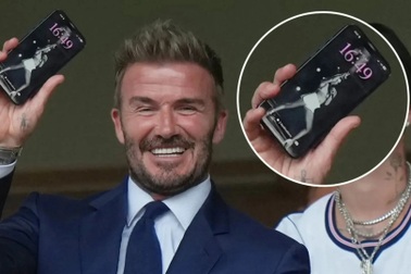 Chi tiết nhỏ trên điện thoại hé lộ tình cảm của David Beckham dành cho vợ