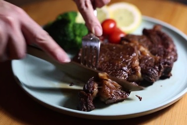 Con dao bằng gỗ nhưng sắc bén gấp 3 lần dao thường