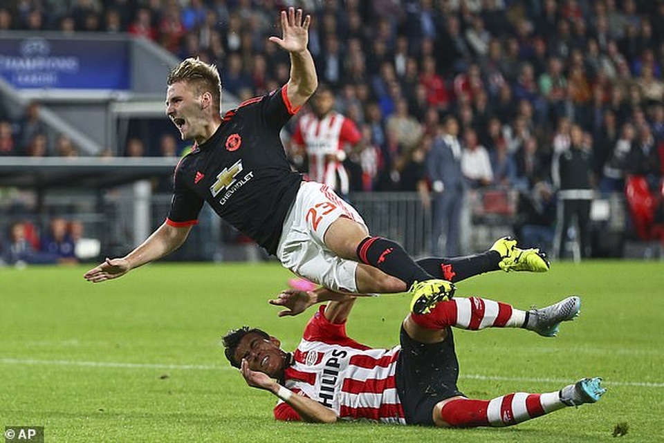 Man Utd và hạt giống niềm tin từ... cái chân gãy đôi - 2 Man Utd và hạt giống niềm tin từ... cái chân gãy đôi - 2