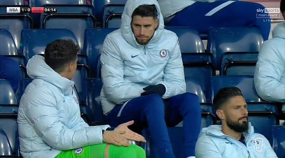 Kepa bị mỉa mai khi say sưa phân tích bàn thua của Caballero trên khán đài - 3 Kepa bị mỉa mai khi say sưa phân tích bàn thua của Caballero trên khán đài - 3